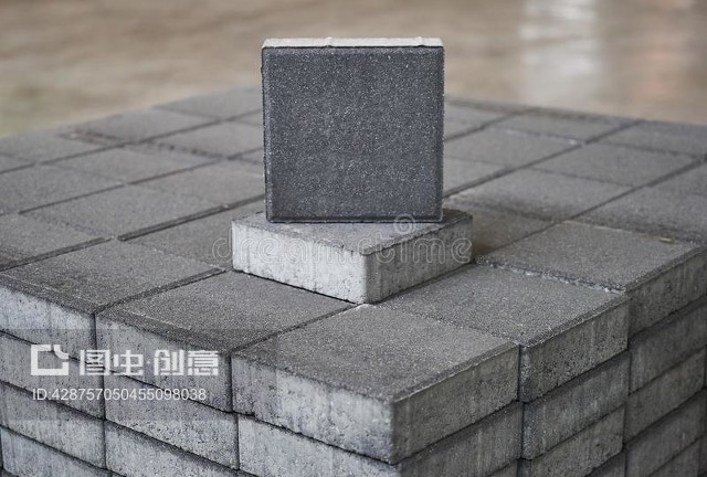 工厂的混凝土道路限制Concrete road curbs at the factory